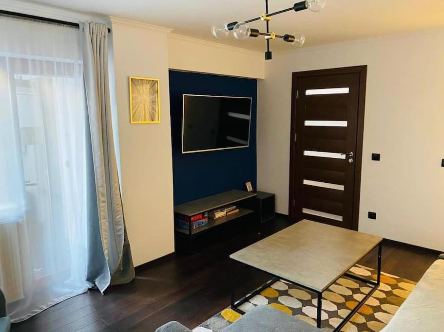 Aparthotel City Center Targu Ocna Esterno foto